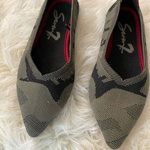 Seven7 Elsa Point Camo Flats Size 8 - Picture 6 of 6